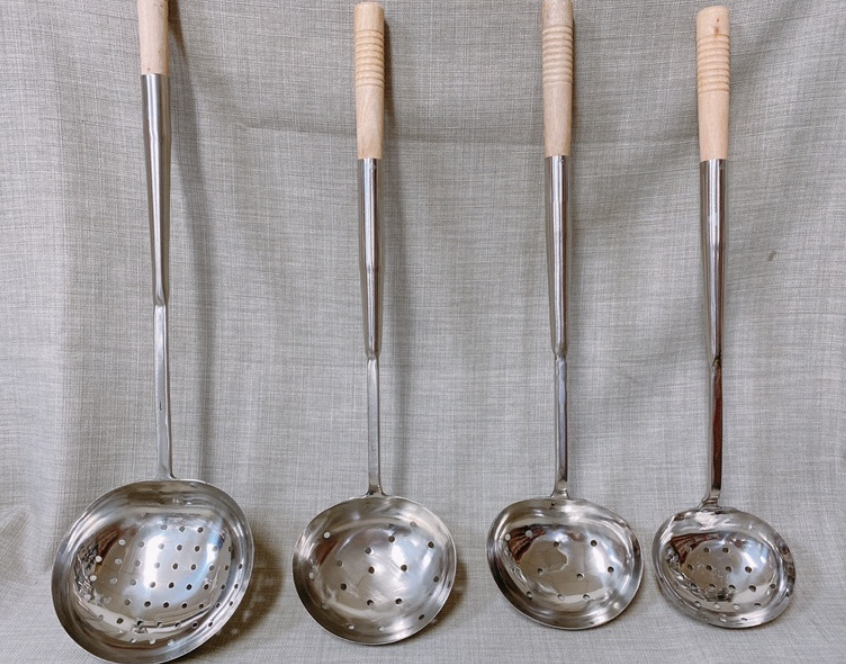 木柄不銹鋼有洞料理勺